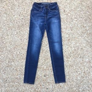 Womans 00 American Eagle jeans.